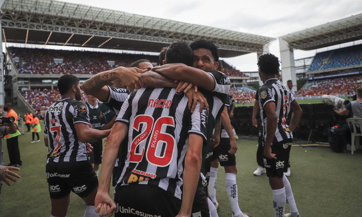 Nos pênaltis, Atlético bate Flamengo e conquista Supercopa do Brasil