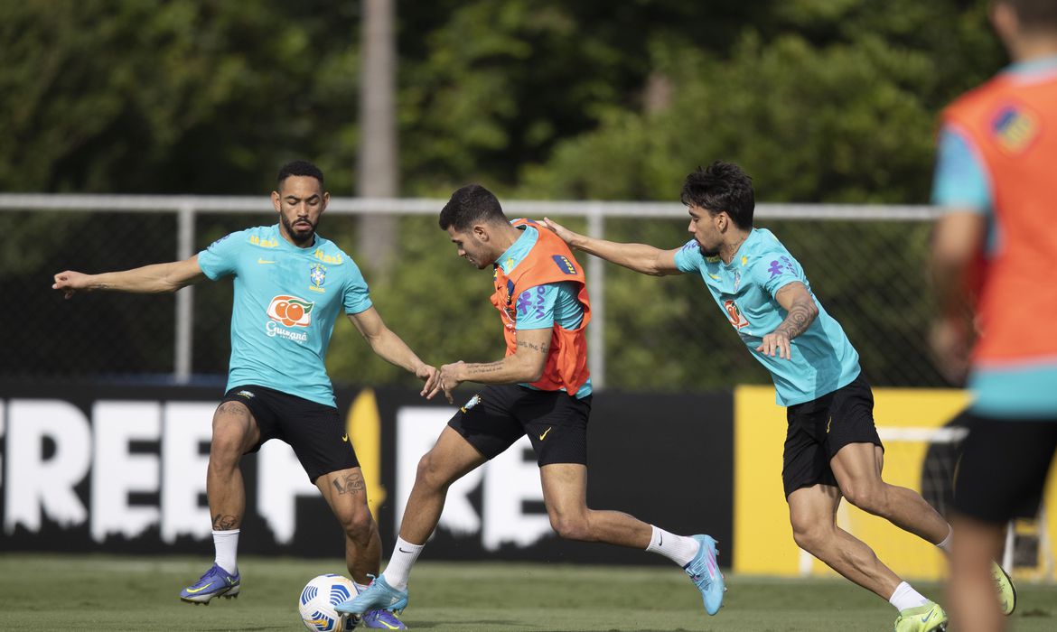 Com seis novidades, Brasil enfrenta Paraguai pelas Eliminatórias da Copa
