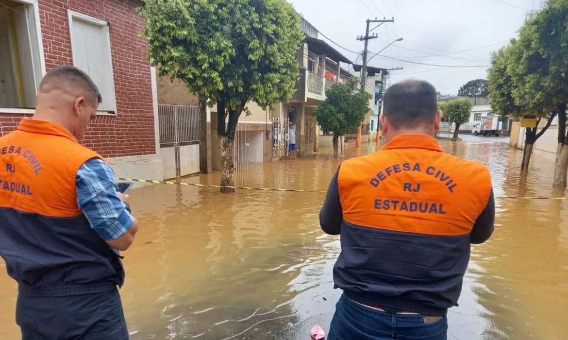 Chuvas em Petrópolis provocam pelo menos 34 mortes