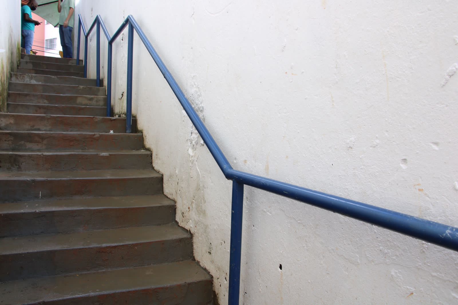 Prefeitura entrega quadra esportiva e escadaria em Brotas