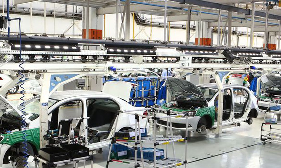 Produção de veículos cai quase 16% em fevereiro, diz Anfavea