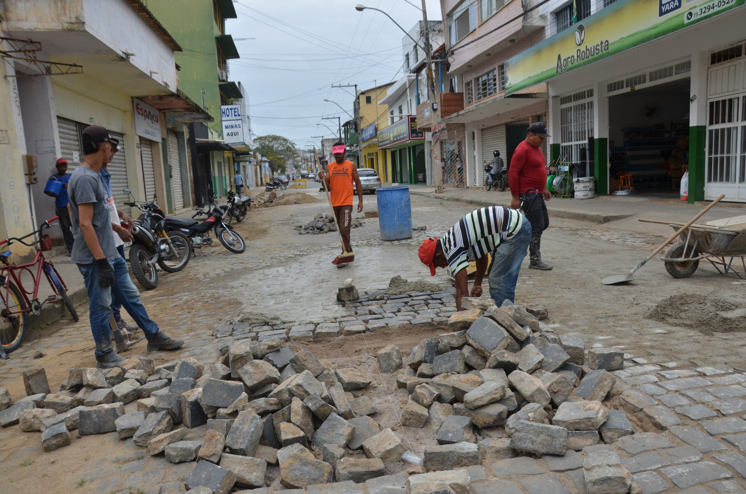 Após enchentes, Prefeitura de Itamaraju investe na recuperação da cidade