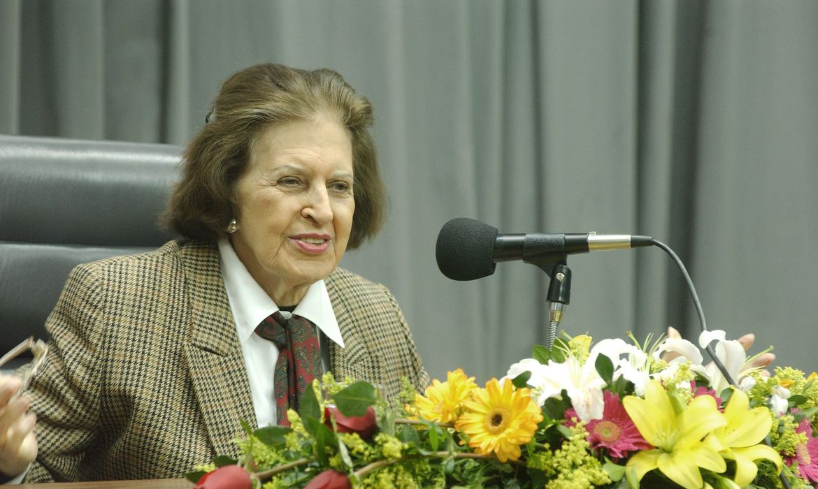 Escritora Lygia Fagundes Telles morre aos 98
