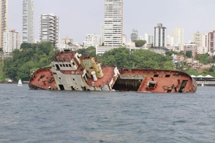 Setur confirma dois novos naufrágios controlados na Baía de Todos-os-Santos