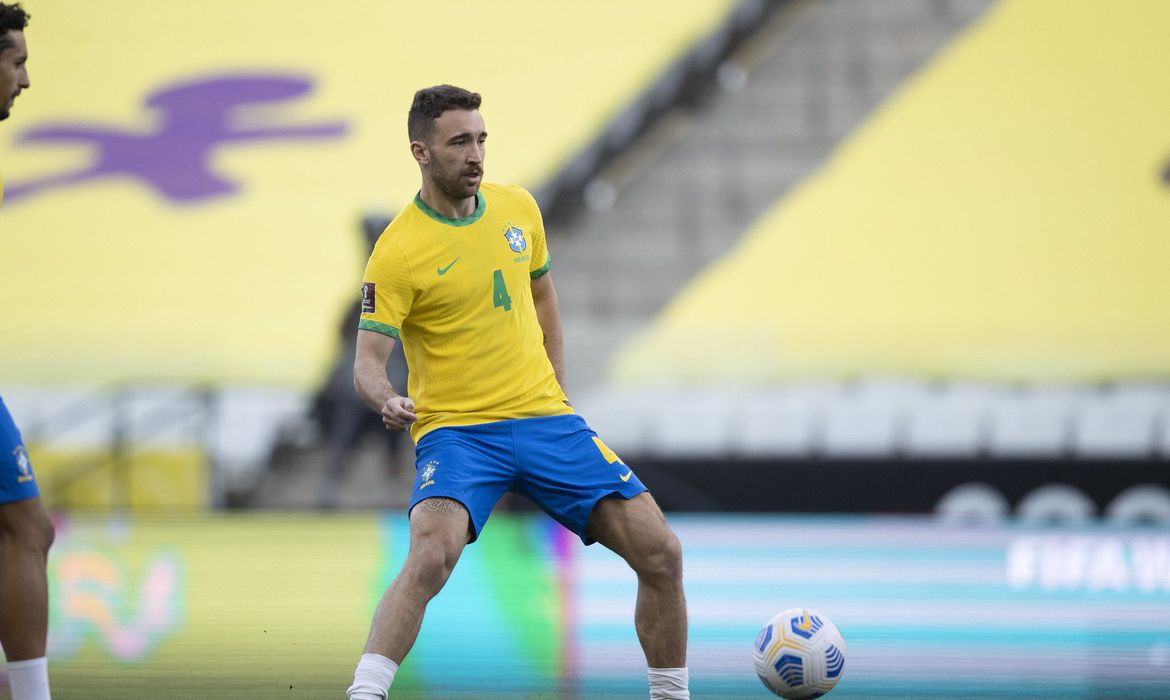 Zagueiro Léo Ortiz novamente convocado para a Seleção Brasileira