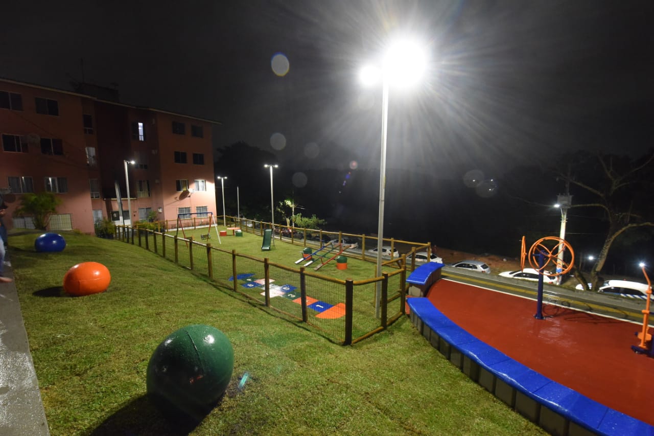 Prefeitura instala novas praças e iluminação em LED em Jardim Nova Esperança