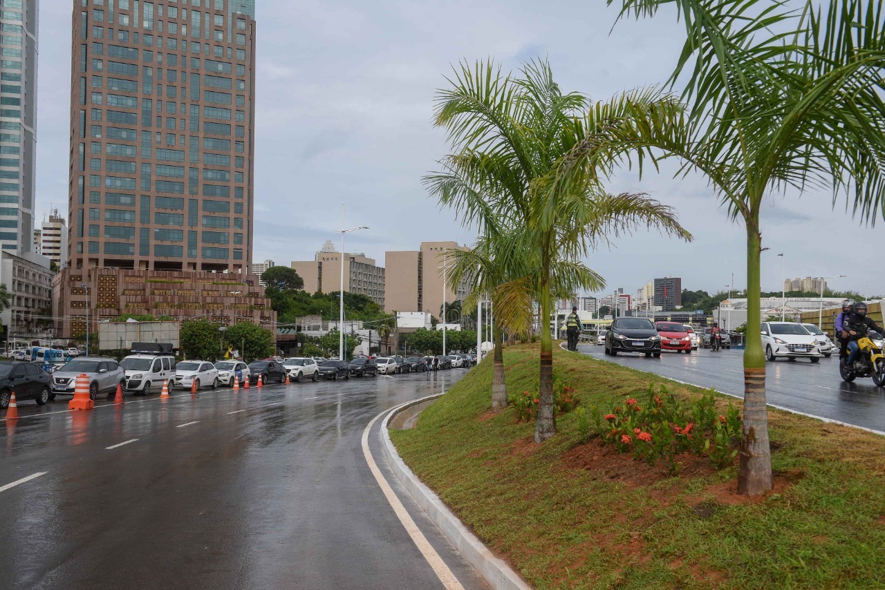 Prefeitura entrega 1ª etapa da Nova Avenida Tancredo Neves