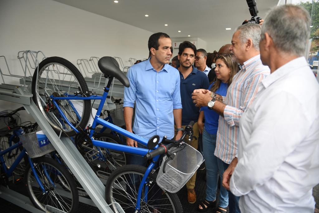 Prefeitura entrega bicicletário na Ribeira