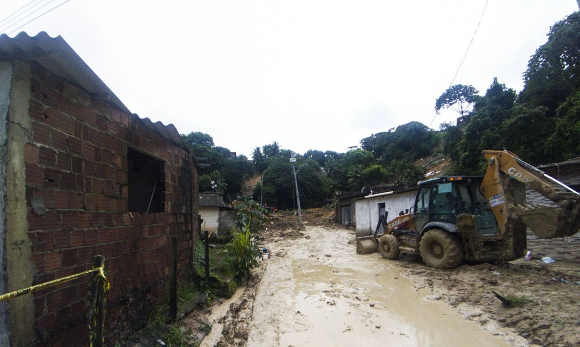 Pernambuco contabiliza 120 mortes pelas chuvas