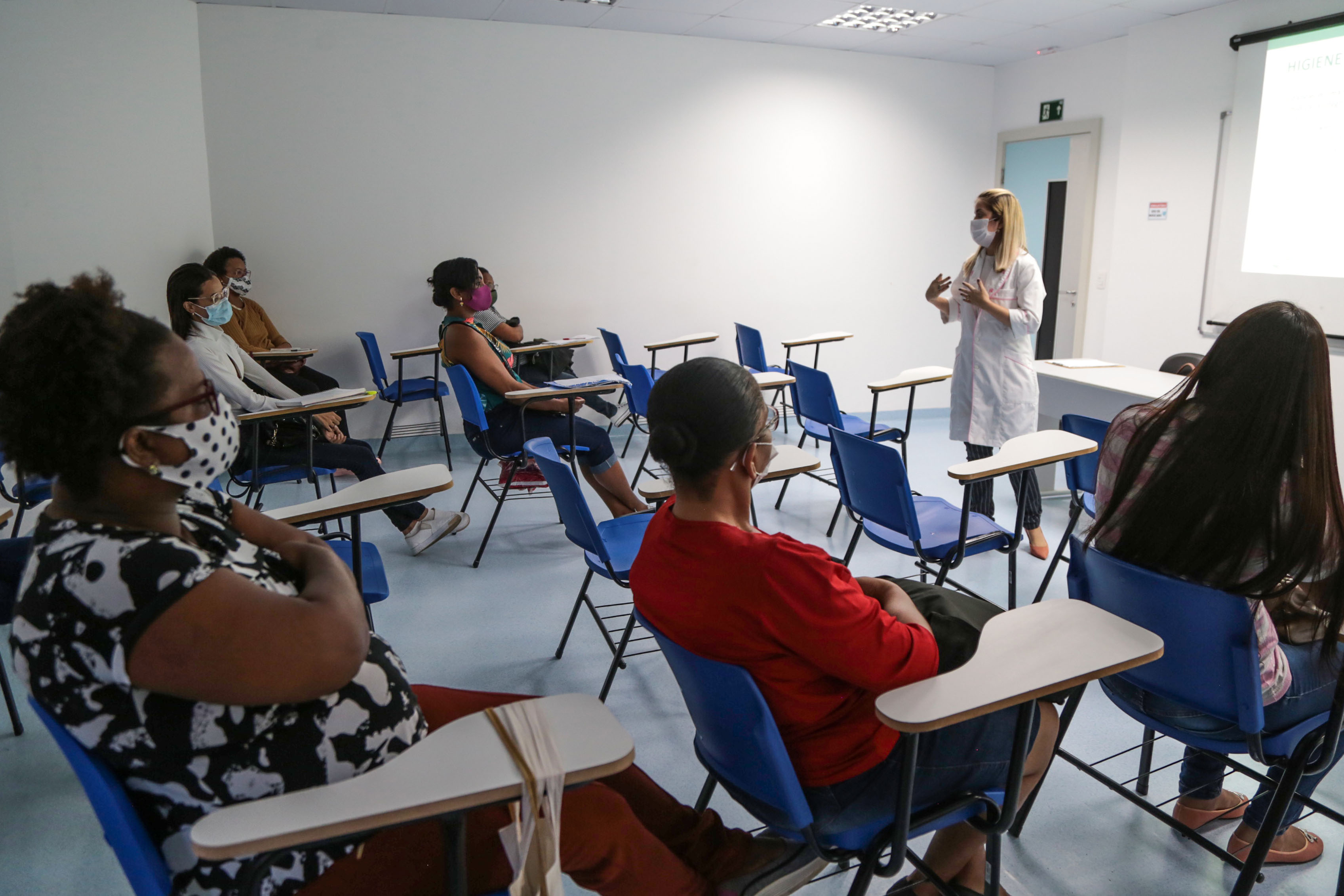 Treinar para Empregar inicia primeira turma do curso de Cuidador de Idosos