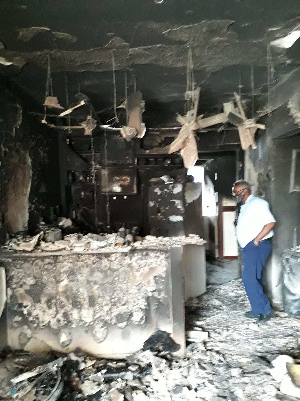 Apartamento pega fogo na Pituba e deixa ferido