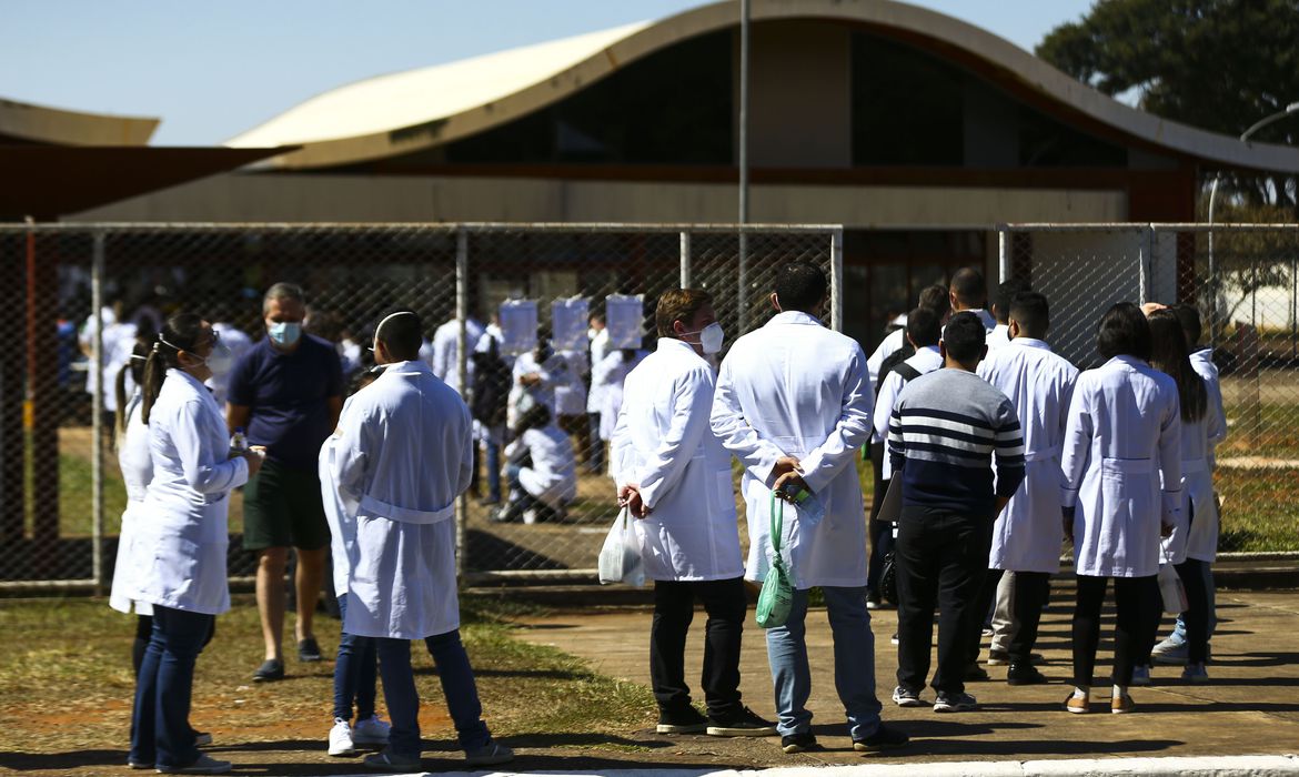 Saúde contrata médicos para atuar em serviços de atendimento especializado