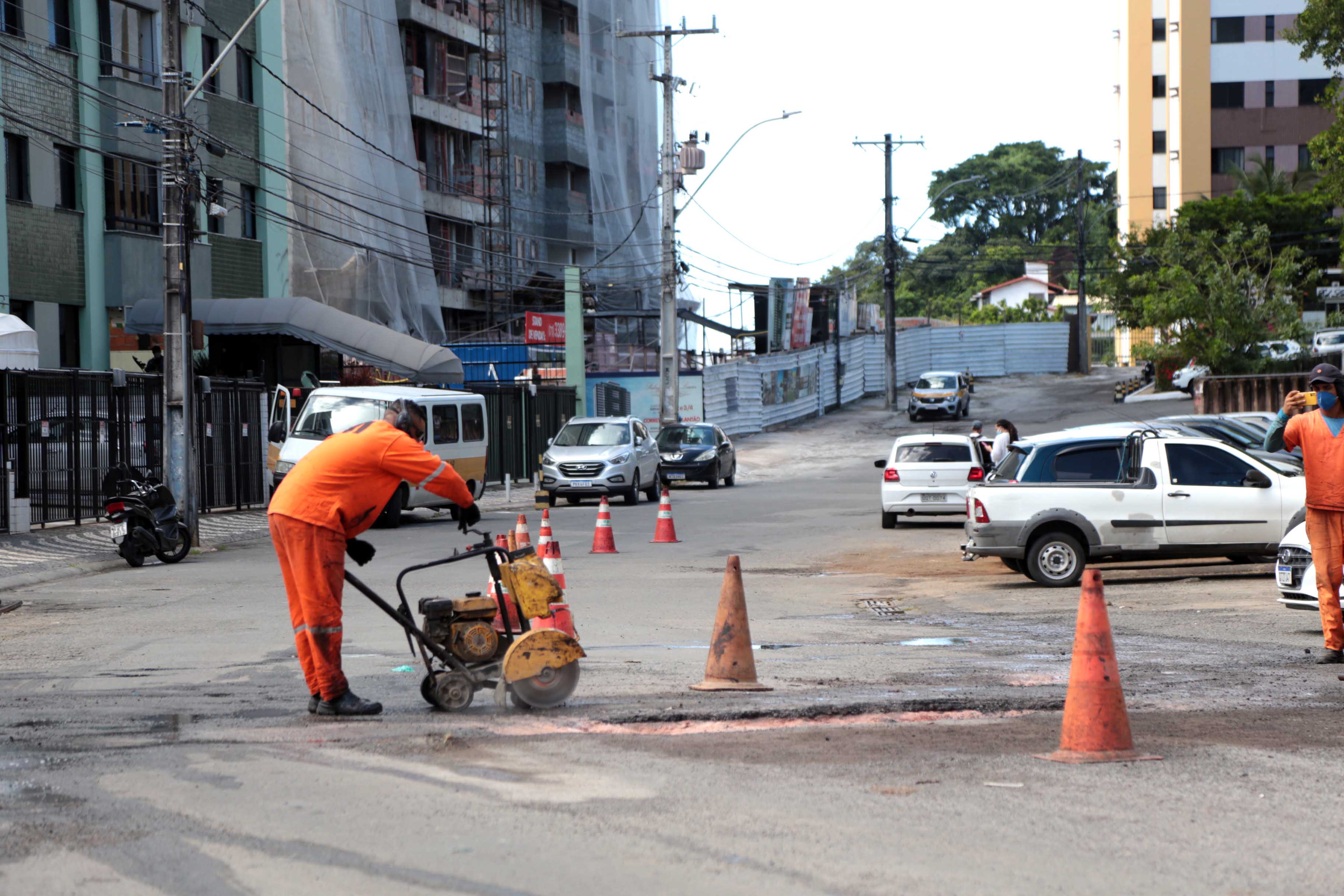 Operação Tapa-Buracos aplica 60 mil toneladas de asfalto em seis meses