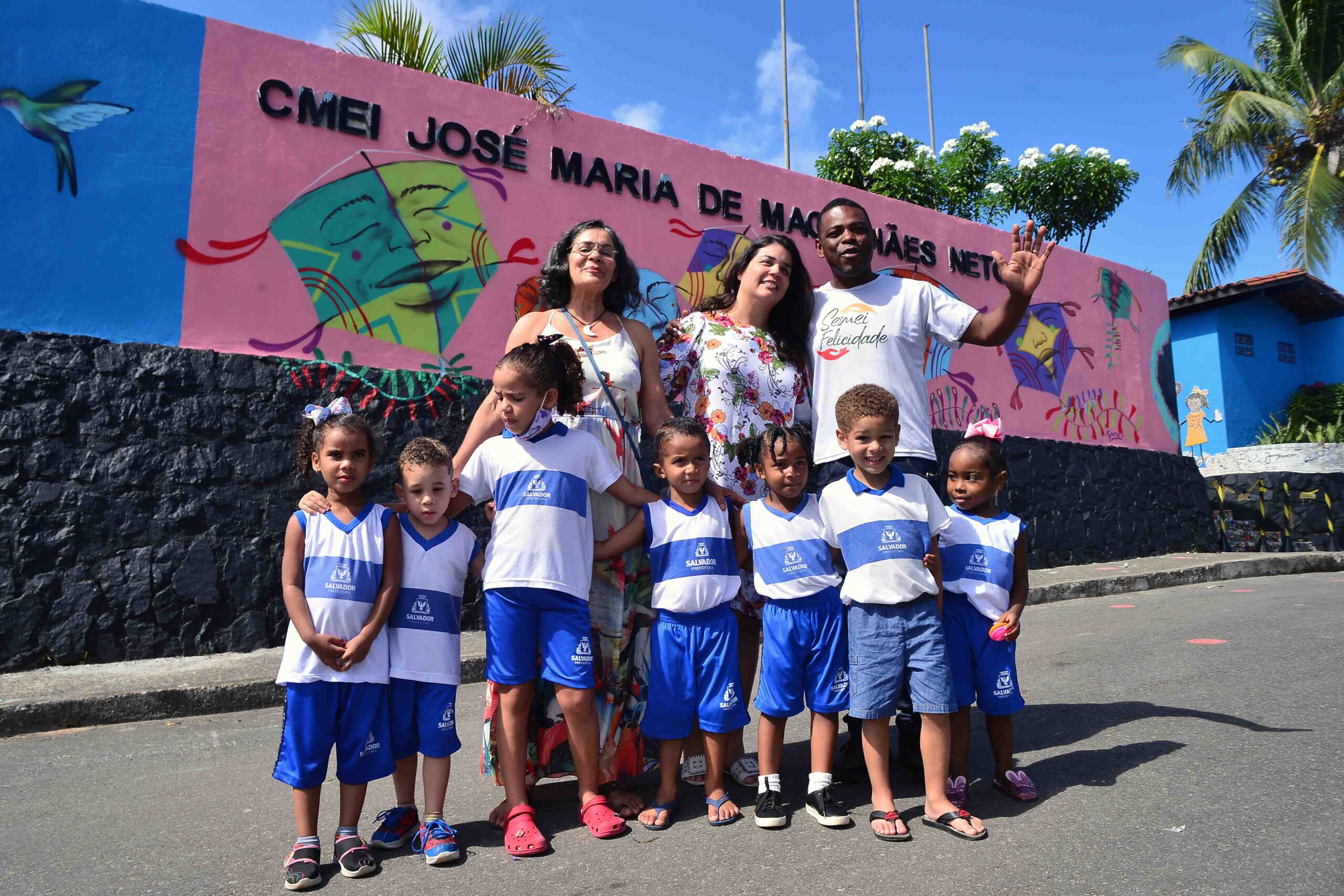 Cmei em Pituaçu ganha arte em grafite produzida pela comunidade