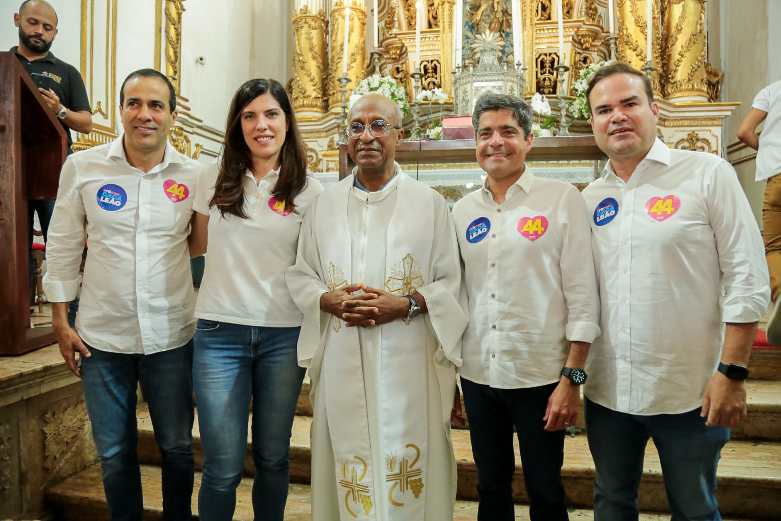 ACM Neto dá largada à campanha participando de missa na Igreja do Bonfim