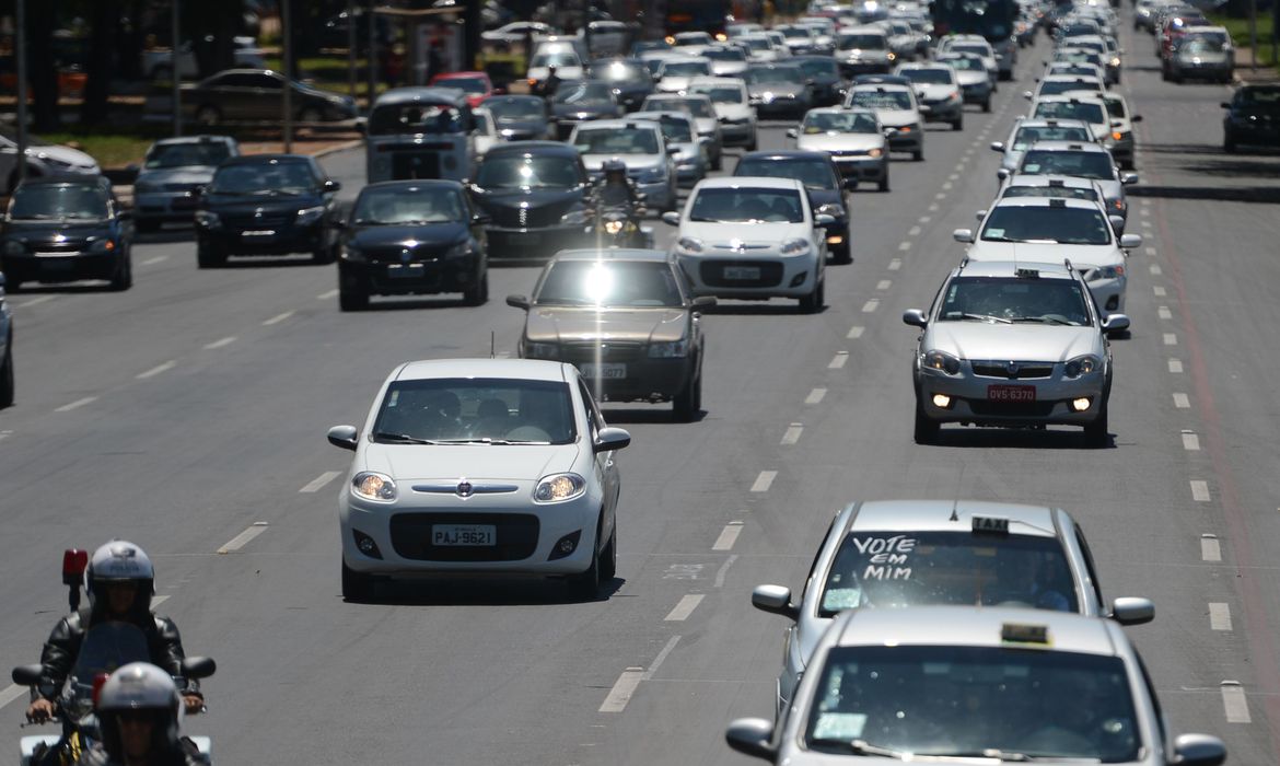 Prefeituras cadastraram 325 mil taxistas para receber auxílio emergencial