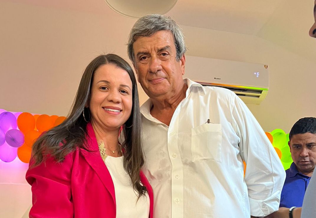 Em Feira, prefeito Colbert Martins diz que Vânia Silva, viúva de Lázaro, ‘representa o espaço da mulher’