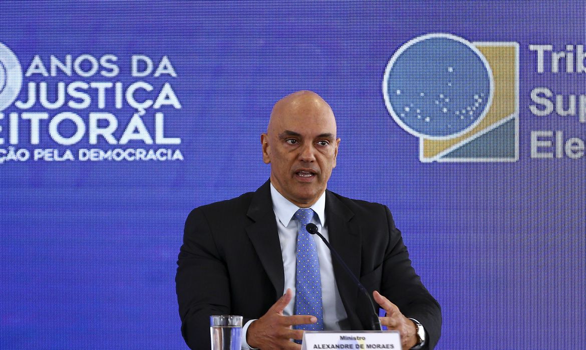 Alexandre de Moraes freia vontade de Bolsonaro de investigar institutos de pesquisas