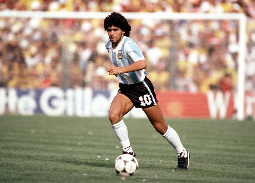 Bola do gol “Mão de Deus” de Maradona na Copa do México será leiloada
