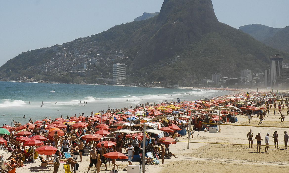Mais de 718 mil estrangeiros vão passar o verão no Brasil