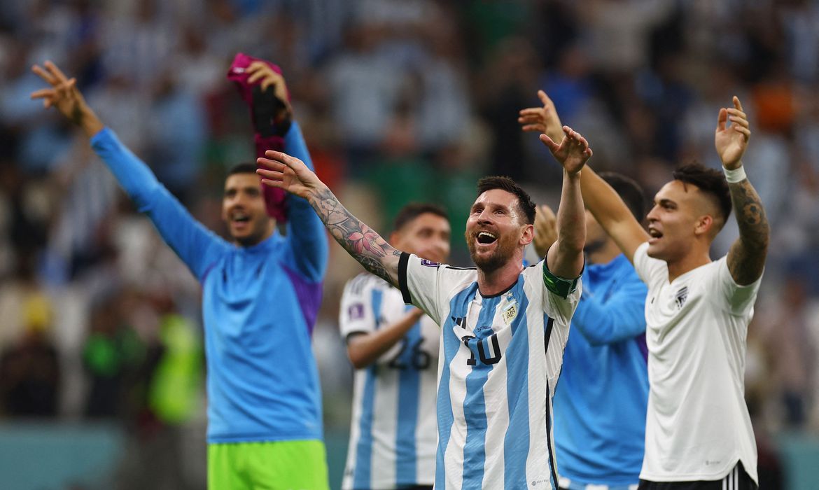Messi e Fernández garantem vitória da Argentina sobre o México