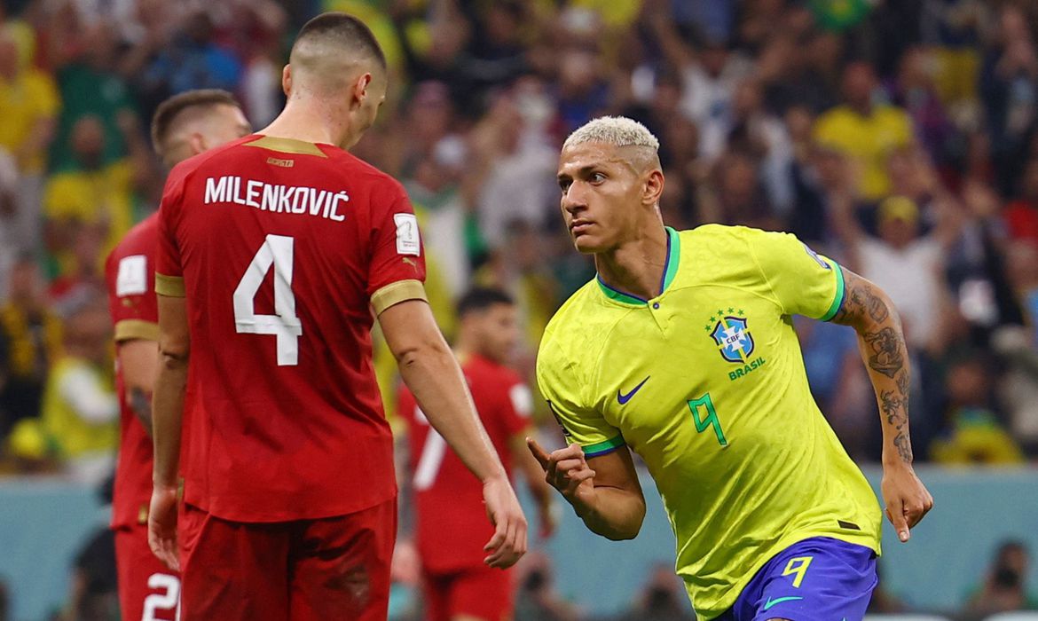 Brasil dá show e derrota a Sérvia por 2 a 0, na estreia do Mundial