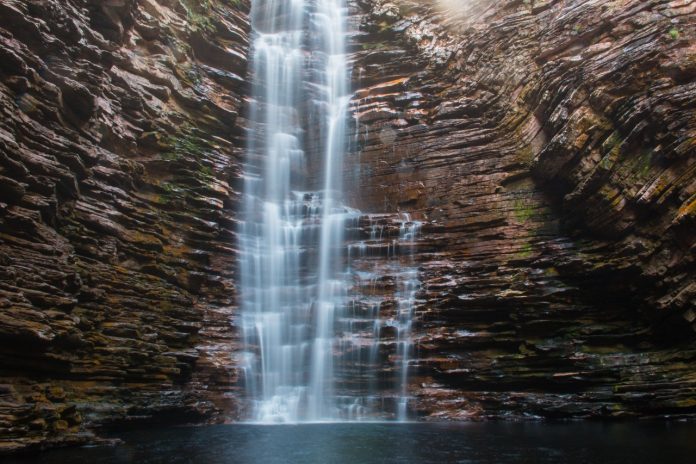 Cachoeira do Buracão atrai milhares de turistas à Chapada Diamantina