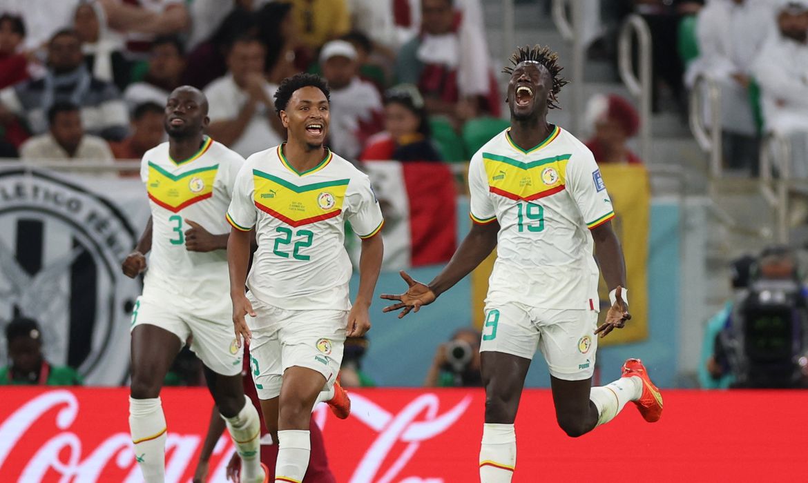 Senegal bate Catar por 3 a 1 e elimina país sede da Copa