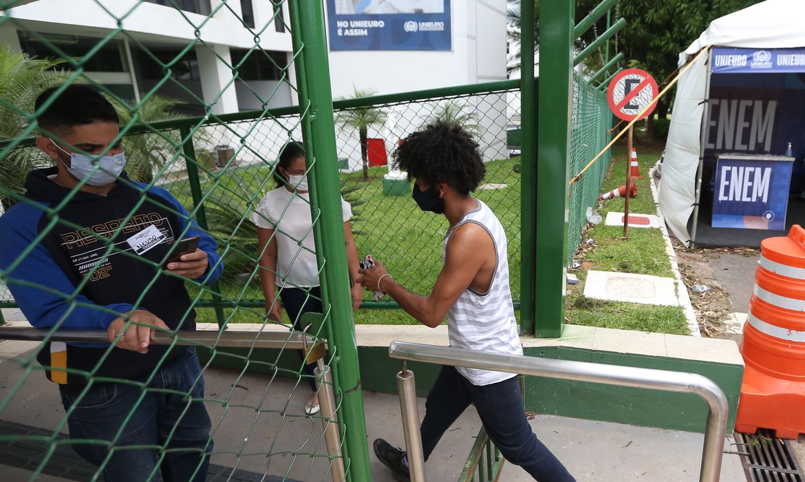 Enem começa domingo com prova de redação