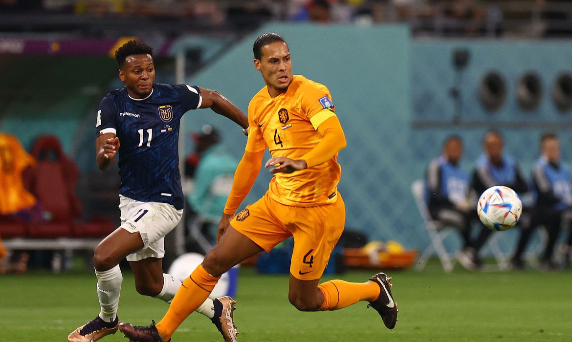 Holanda e Equador empatam e dividem a liderança do Grupo A da Copa