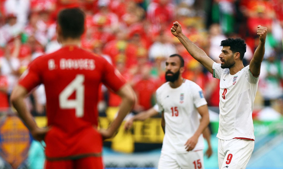 Irã derrota País de Gales e mantém sonho de classificação na Copa