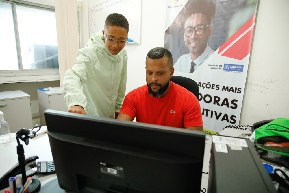 Mentorias ajudam universitários negros com autoconhecimento e planejamento de carreira