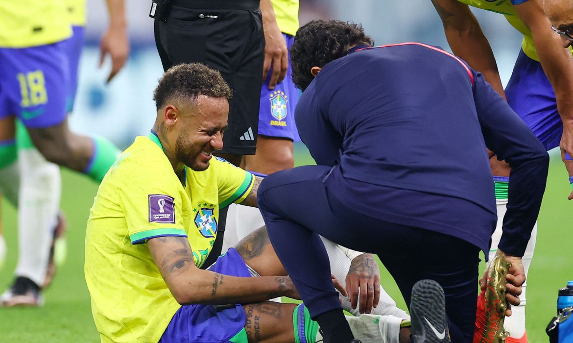 Neymar e Danilo estão fora dos próximos dois jogos do Brasil