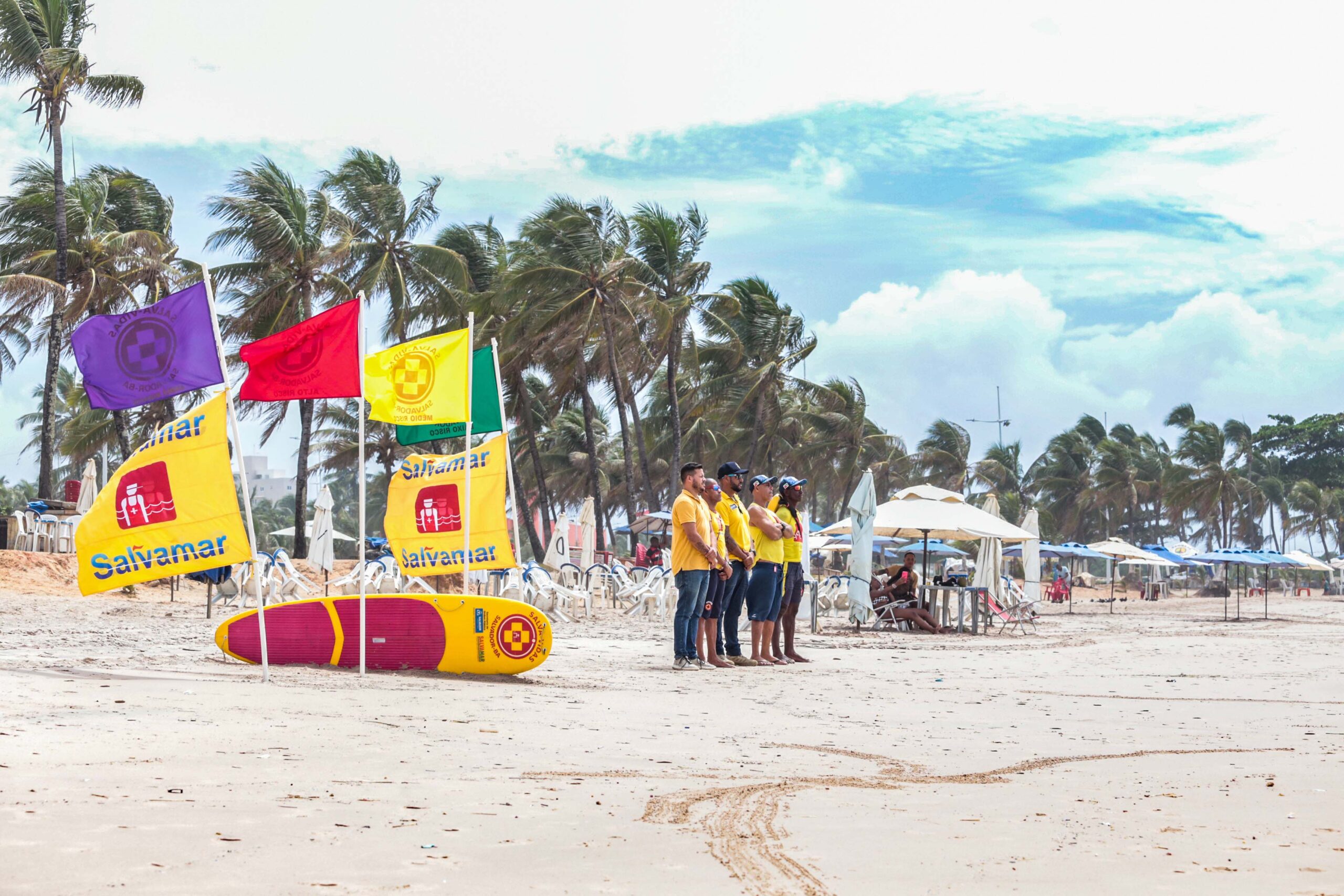 Salvamar eleva segurança nas praias com novas bandeiras de identificação
