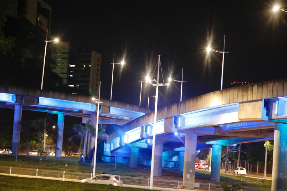 Monumentos recebem iluminação especial pelo Novembro Azul