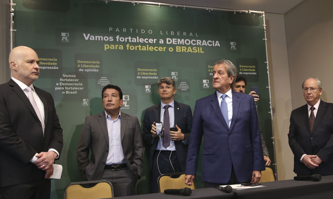 PL quer invalidar votos de alguns modelos de urnas e garantir vitória de Bolsonaro
