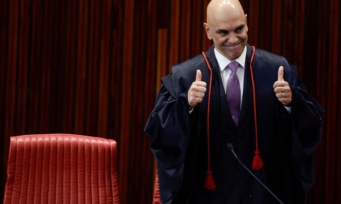 Em indireta a Bolsonaro, ministro Alexandre de Moraes diz que Justiça combateu “ataques covardes”