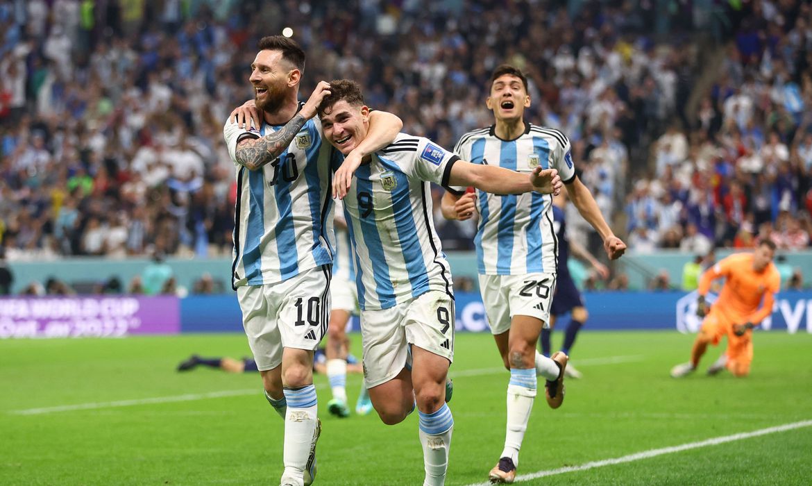 Messi dá show e coloca a Argentina na final da Copa