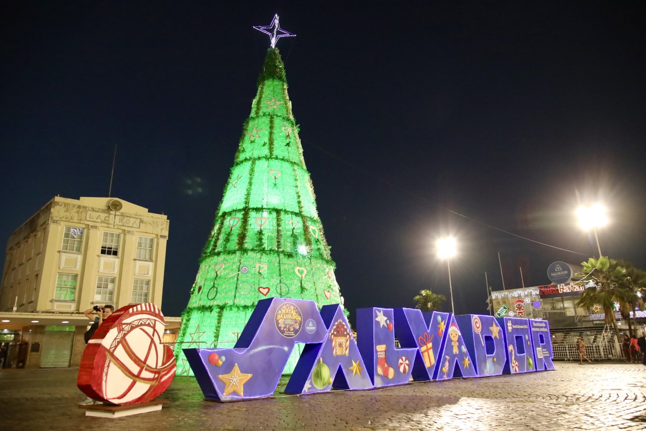 Árvore de Natal Sustentável é destaque na Praça Municipal
