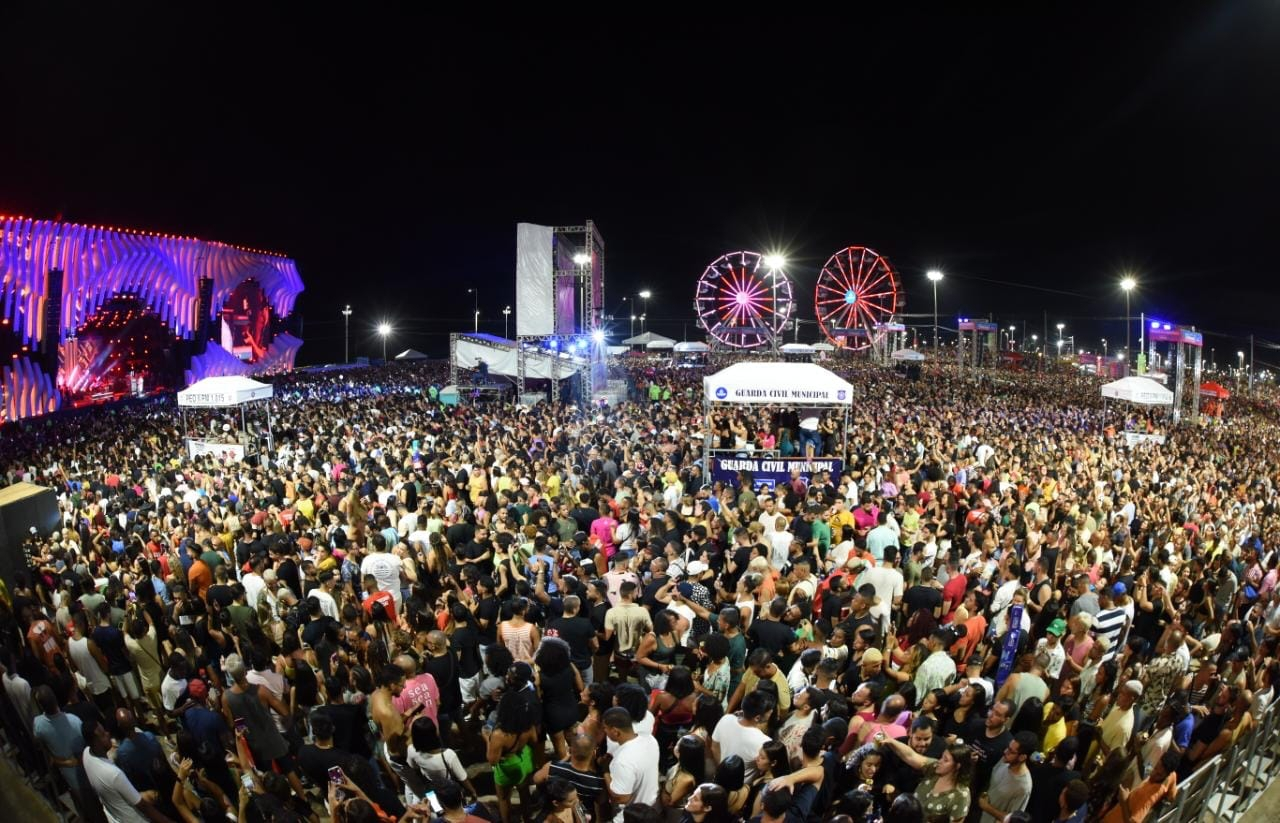 Terceira noite do Festival Virada Salvador tem público recorde de 300 mil pessoas