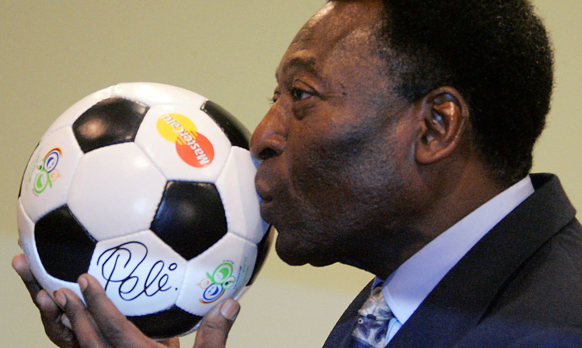 Maior jogador de todos os tempos, Pelé morre aos 82