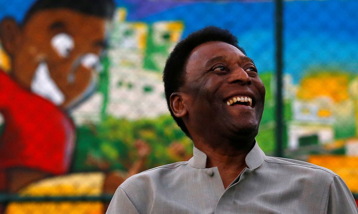 Corpo de Pelé começa a ser velado na Vila Belmiro
