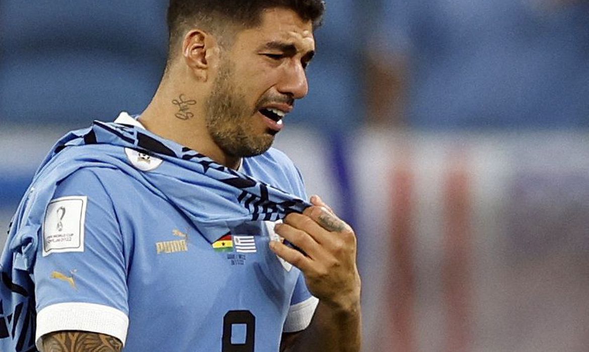 Uruguai vence Gana, mas as duas seleções estão fora da Copa