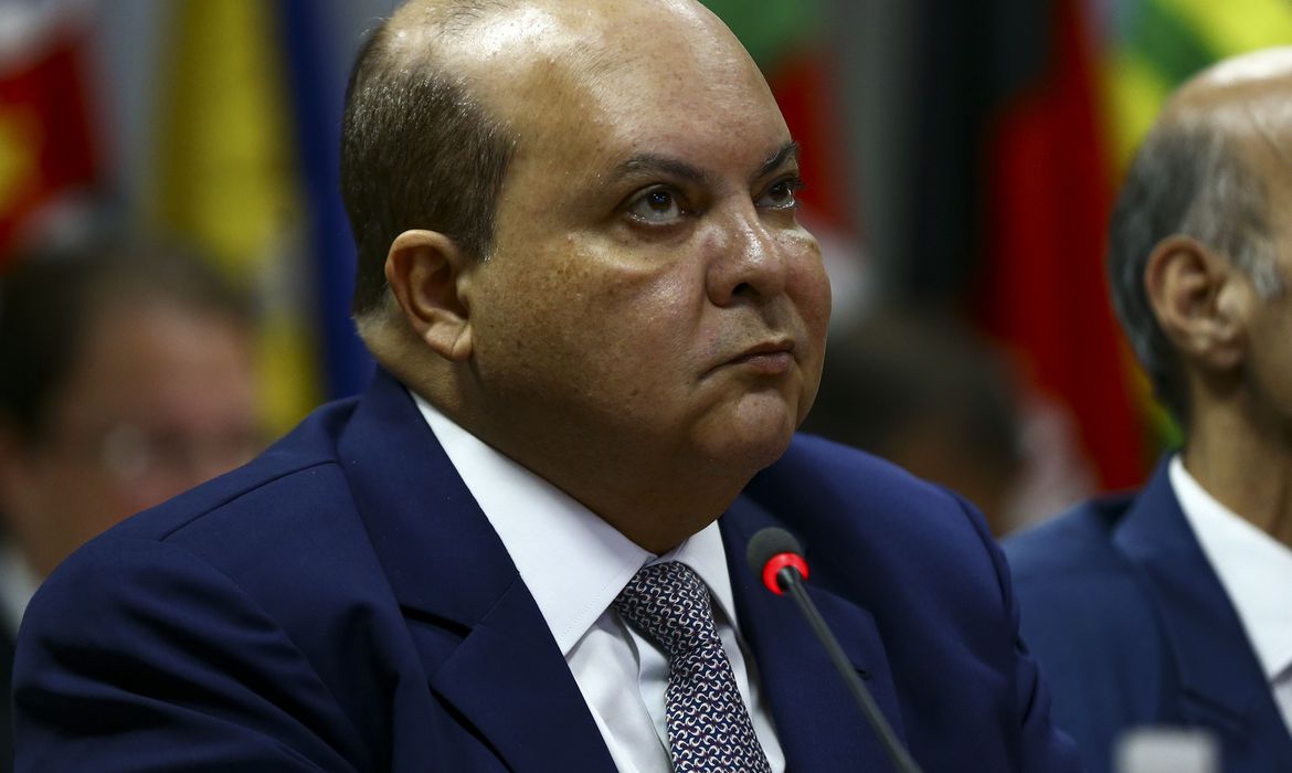 Alexandre de Moraes determina afastamento do governador do Distrito Federal