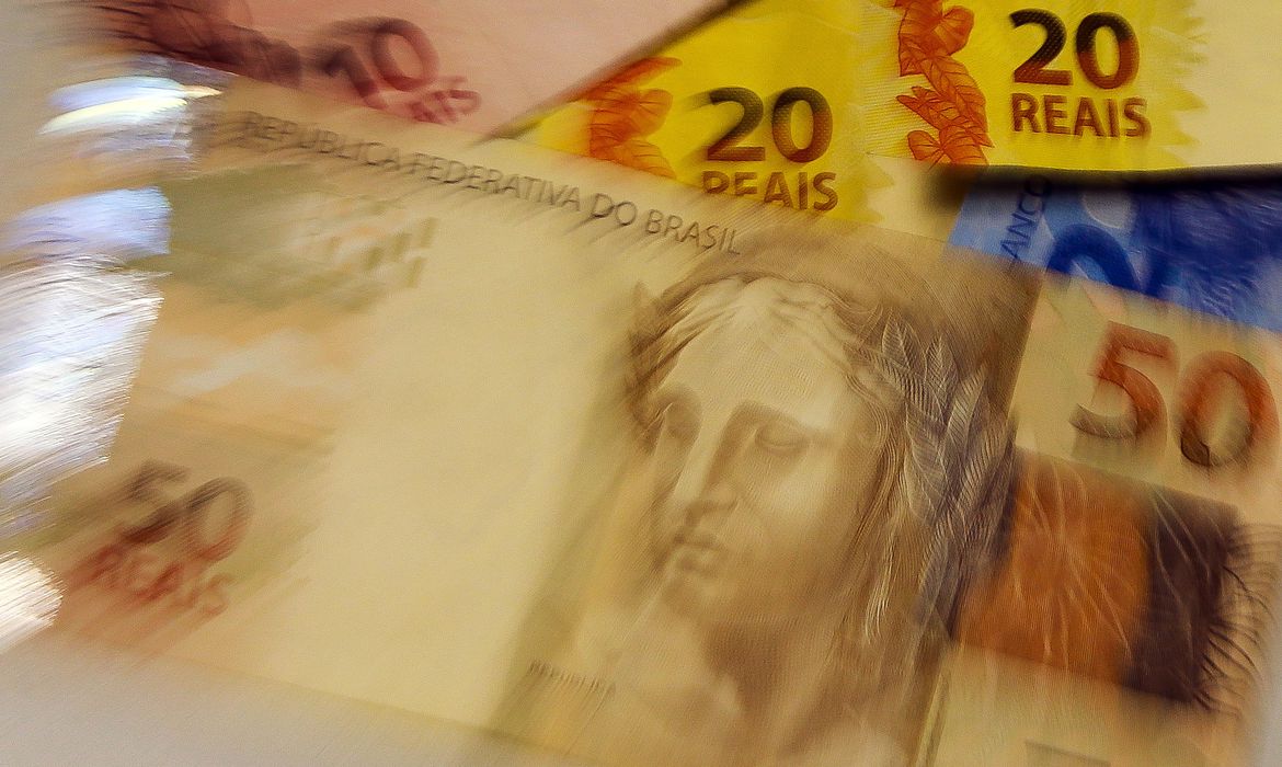 Salário mínimo de R$ 1.320 será negociado com centrais sindicais
