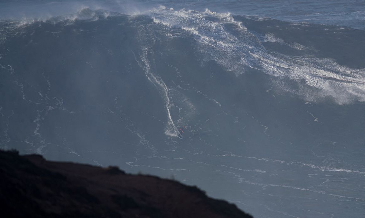 Surfista de ondas gigantes, baiano Márcio Freire morre ao cair de um “paredão” de água
