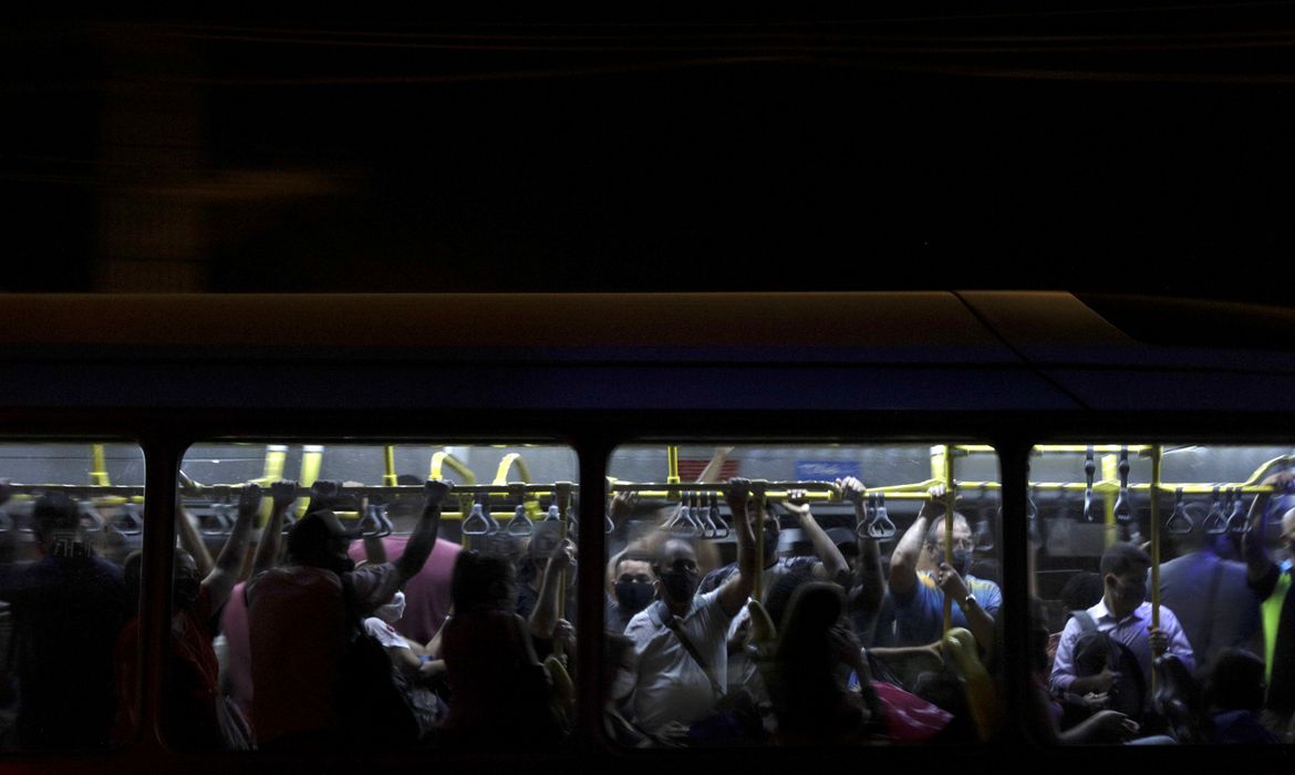 Rio corta subsídio para ônibus sem ar-condicionado