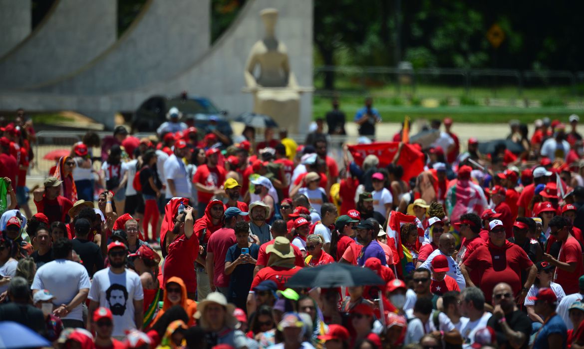 Multidão toma conta da Esplanada dos Ministérios para a posse de Lula