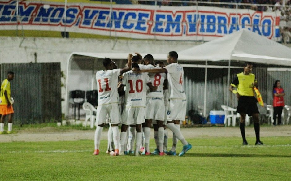 Com sub-20 e reservas, Bahia vence e rebaixa Doce Mel