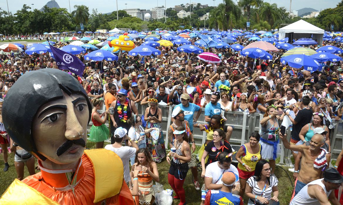 Licenciamento de publicidade em blocos de Carnaval poderá ser feito pela internet